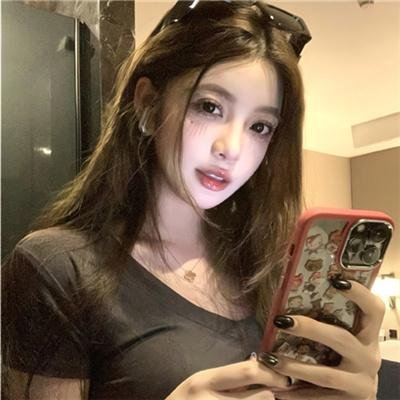 她来到我身边